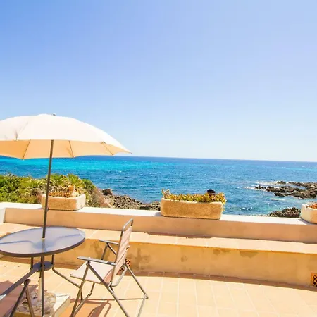 Authentic Fisherman's House On The Seafront 펜션 *