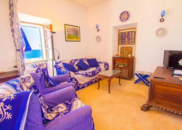 Authentic Fisherman's House On The Seafront Nyaraló